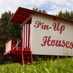 DIY wood vacation pin-up houses