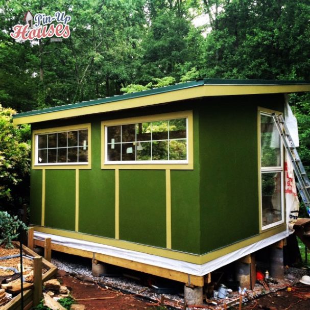 construction process of DIY wood cabin